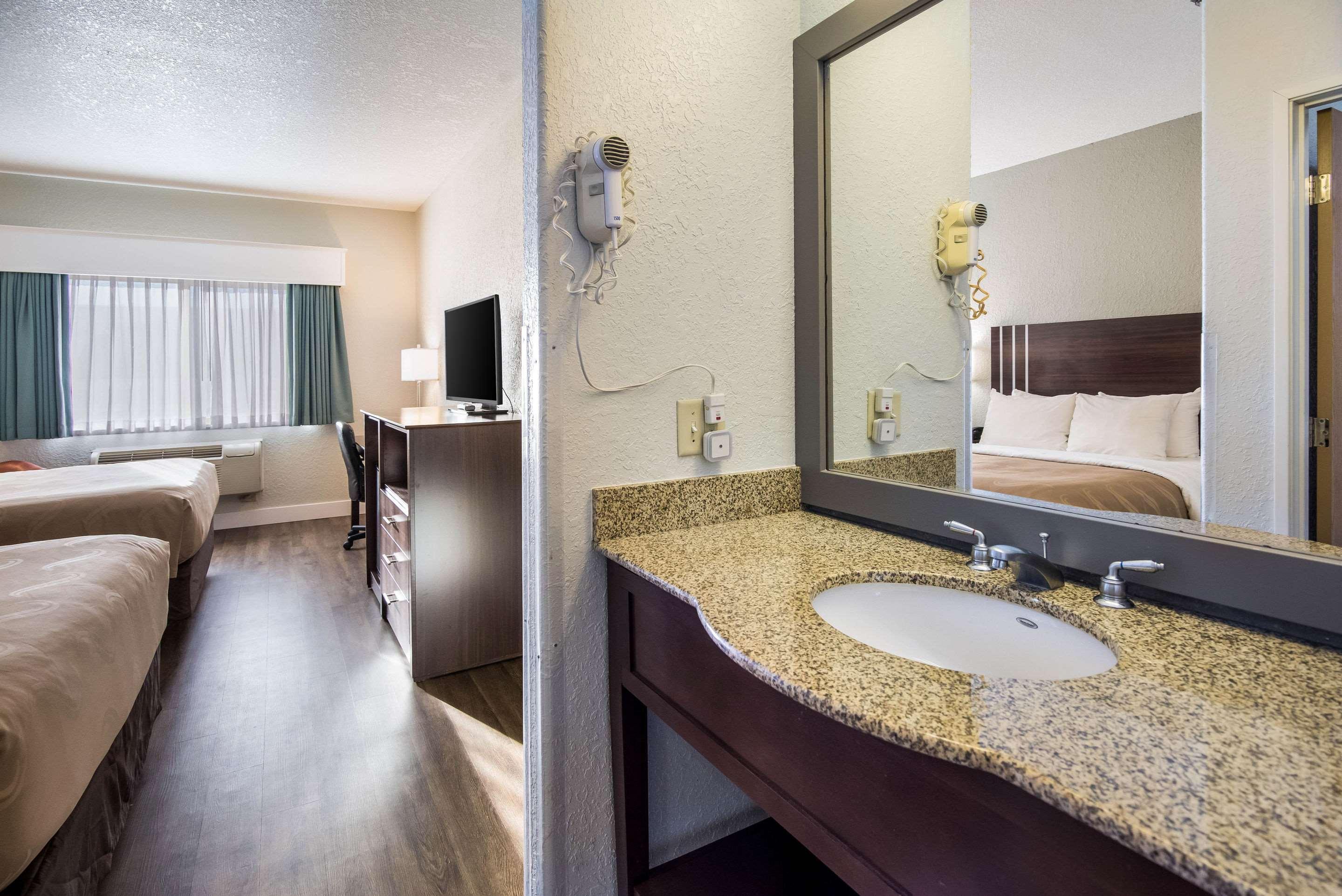 Hotel Quality & West Pueblo